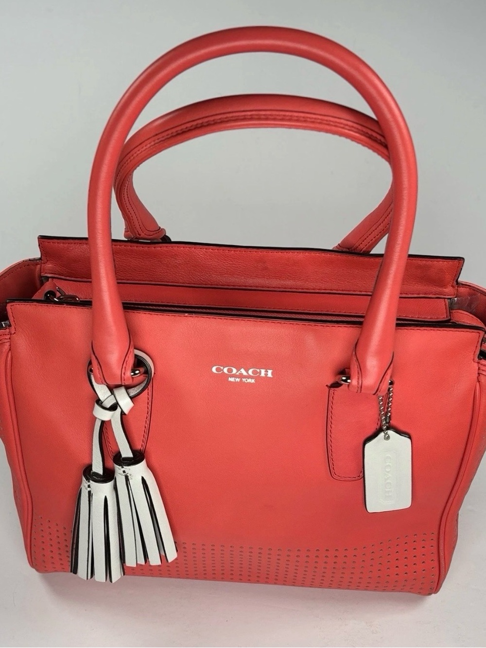 Rare COACH 22390 pebbled leather watermelon carryall w/tassels w/silver dust bag